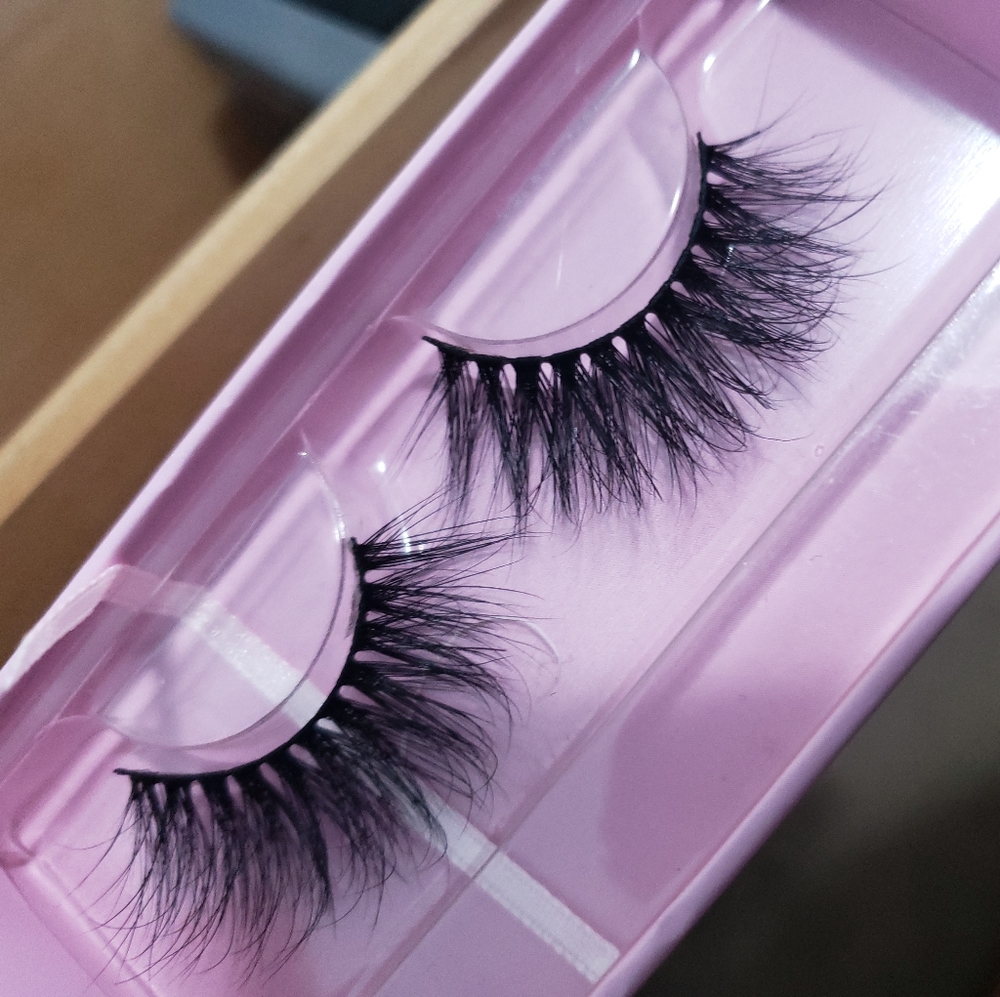 BABE spoiled lashed - Picture 2 of 2